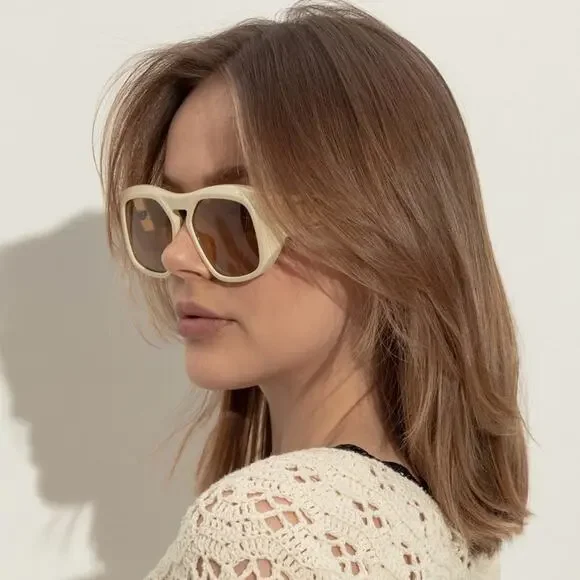 New! Valentino VLS 179C, Cream Sunglasses with Yellow Lenses, Authentic - Picture 2 of 6